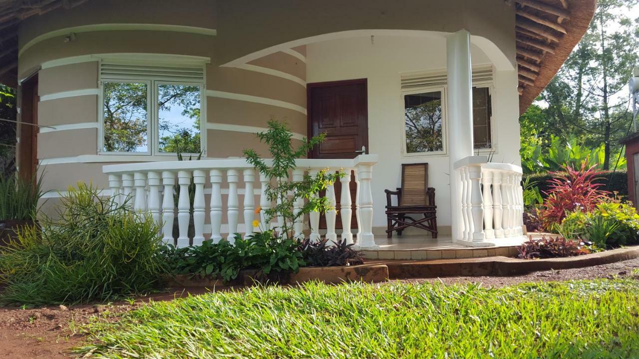Brownstone Country Home Lira Exterior foto